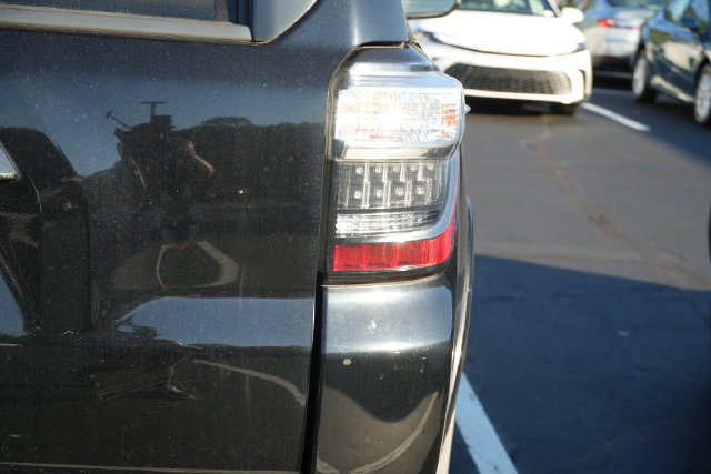 Used 2018 Toyota 4Runner SR5 Premium RWD image 20