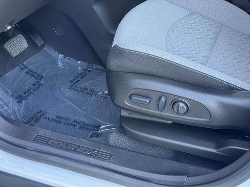 Used 2023 Chevrolet Equinox LT w/ Driver Convenience Package image 21