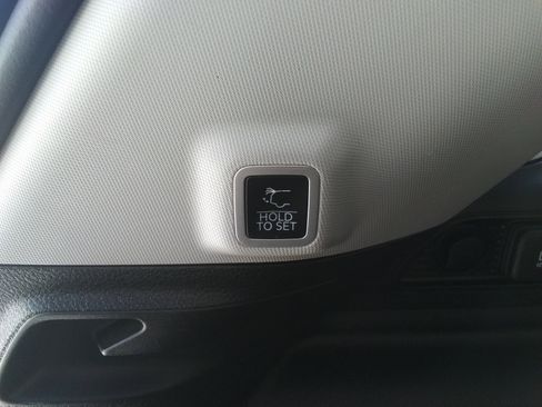 Used 2022 Jeep Grand Cherokee Limited 4xe w/ Luxury Tech Group II image 9