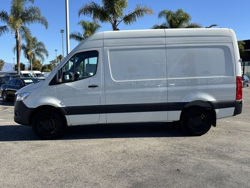 Used 2025 Mercedes-Benz Sprinter 2500 image 9