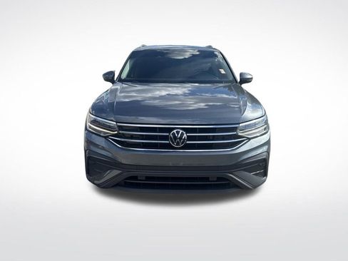 Used 2022 Volkswagen Tiguan SE image 2