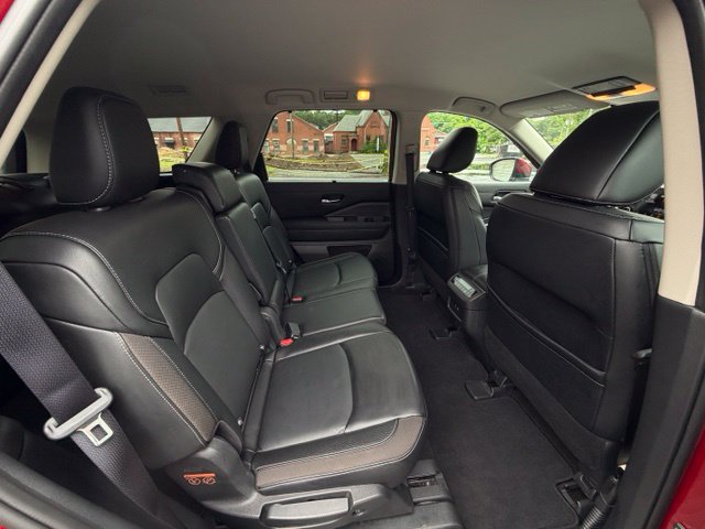 Used 2023 Nissan Pathfinder SL AWD/4WD image 14