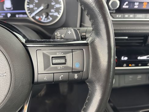 Used 2023 Nissan Rogue SL AWD/4WD image 32