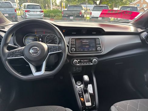 Used 2018 Nissan Kicks SV FWD image 22