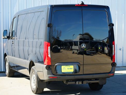 Used 2024 Mercedes-Benz Sprinter 2500 image 38
