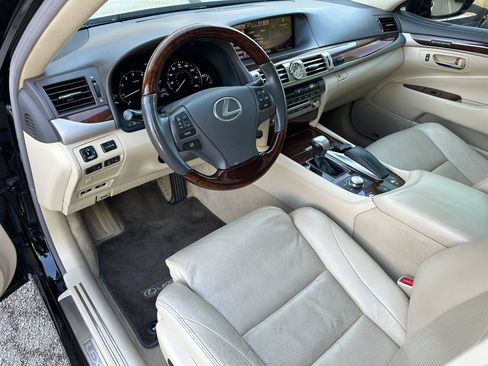 Used 2013 Lexus LS 460 w/ Comfort Pkg image 12