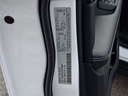 New 2025 Jeep Grand Cherokee L Laredo image 17