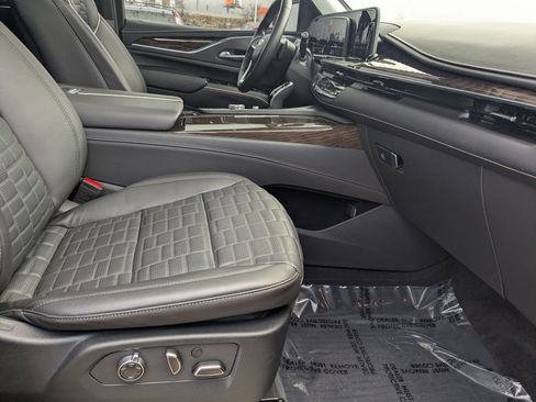 Used 2024 Cadillac Escalade Sport Platinum w/ LPO, ONYX Package image 23