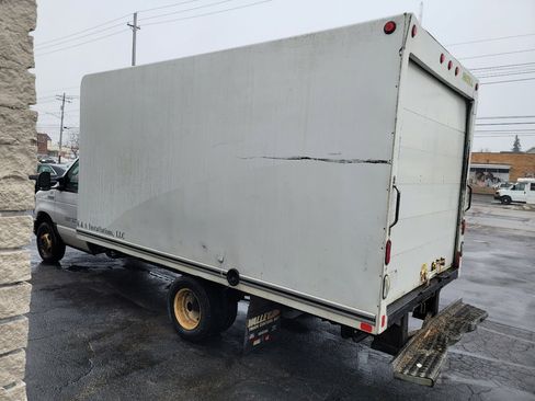 Used 2017 Ford E-350 and Econoline 350 Super Duty w/ Power Windows & Locks Group image 6