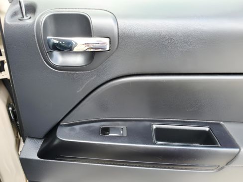 Used 2017 Jeep Patriot High Altitude image 15