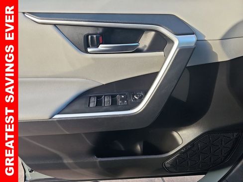 Used 2022 Toyota RAV4 XLE image 28