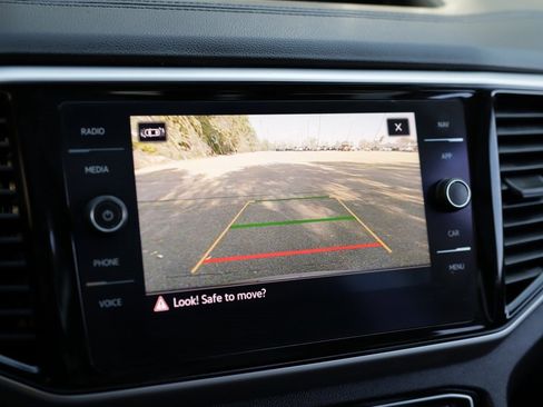 Used 2022 Volkswagen Atlas SEL Premium image 16