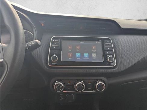 Used 2021 Nissan Kicks S FWD image 11