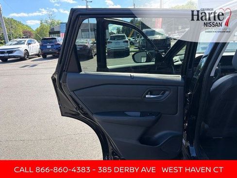 Certified 2024 Nissan Rogue SV w/ SV Premium Package AWD/4WD image 18