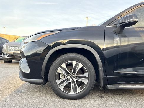 Used 2022 Toyota Highlander XLE image 6