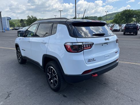 Used 2025 Jeep Compass Trailhawk AWD/4WD image 9