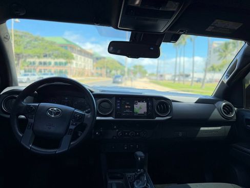 Used 2018 Toyota Tacoma TRD Sport RWD image 16