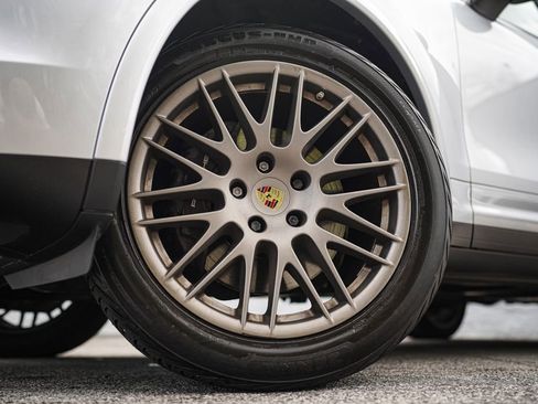 Used 2017 Porsche Cayenne Platinum Edition image 19