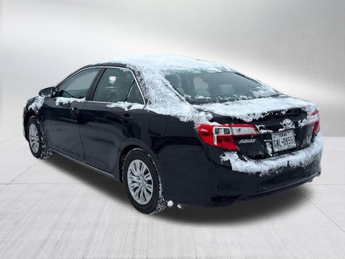 Used 2013 Toyota Camry LE image 3