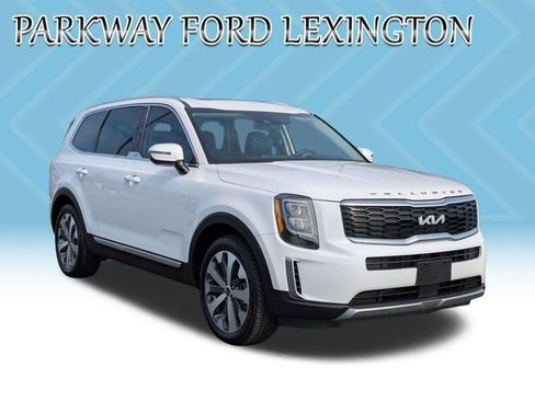 Used 2022 Kia Telluride EX w/ EX Premium Package image 3
