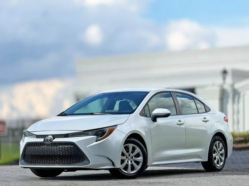 Used 2022 Toyota Corolla LE FWD image 1