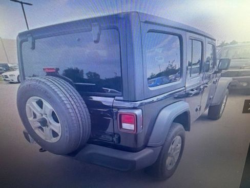 Used 2022 Jeep Wrangler Unlimited Sport AWD/4WD image 3