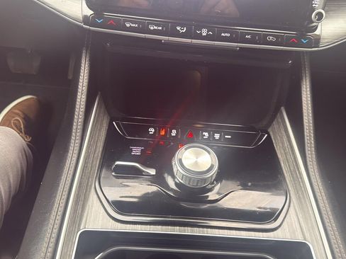 Used 2024 Jeep Wagoneer L Series II w/ Flexible Seating Group image 23