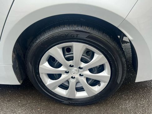 Used 2025 Toyota Corolla LE FWD image 11