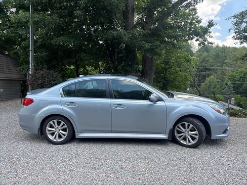 Used 2014 Subaru Legacy 3.6R Limited w/ Moonroof Package AWD/4WD image 6