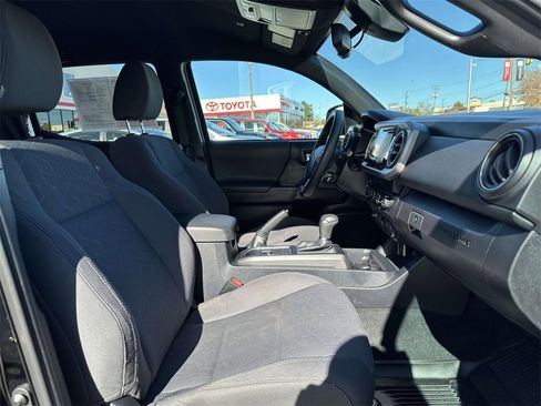 Used 2019 Toyota Tacoma TRD Sport image 15