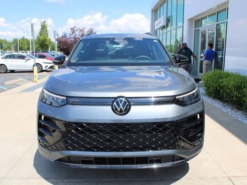 New 2025 Volkswagen Tiguan SE R-Line AWD/4WD image 2