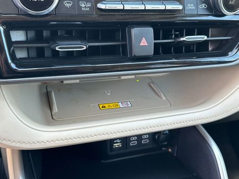 Used 2023 Toyota Highlander XLE image 28