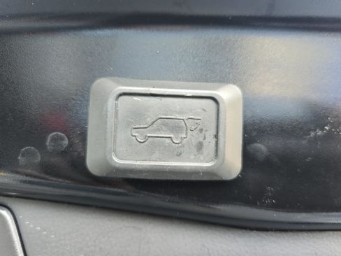 Used 2021 Toyota RAV4 XLE Premium FWD image 13