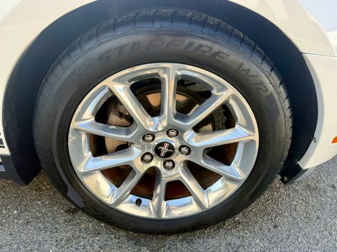 Used 2010 Ford Mustang Convertible image 13