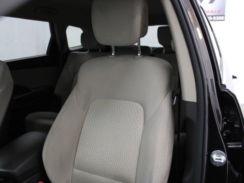 Used 2017 Hyundai Santa Fe SE image 16