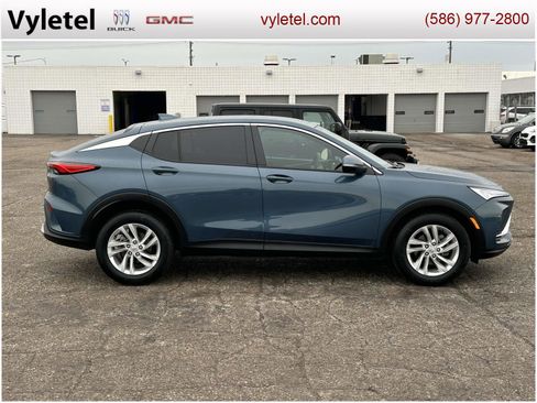 Used 2024 Buick Envista Preferred image 2