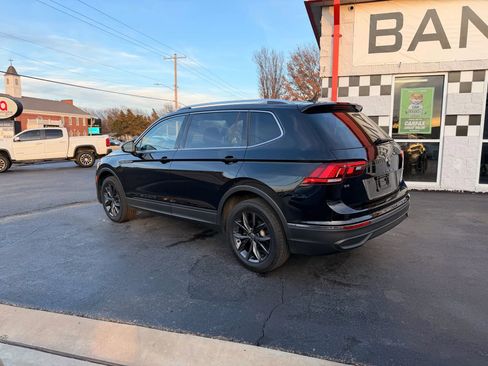 Used 2022 Volkswagen Tiguan SE image 3