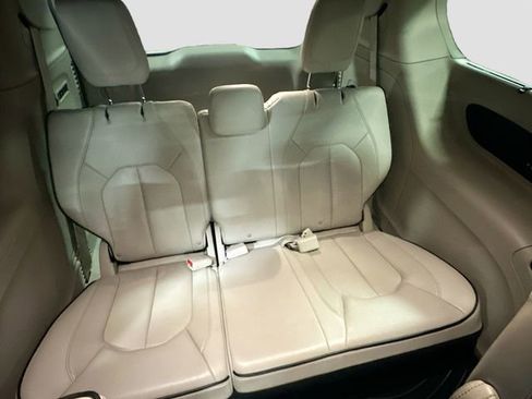 Used 2021 Chrysler Pacifica Limited w/ Premium & Safety Sphere Group image 30