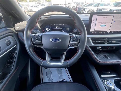 Used 2025 Ford Explorer ST-Line w/ Premium Package AWD/4WD image 4