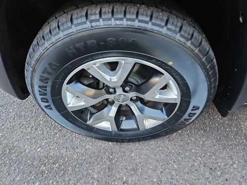Used 2015 Jeep Cherokee Trailhawk w/ Comfort/Convenience Group AWD/4WD image 27