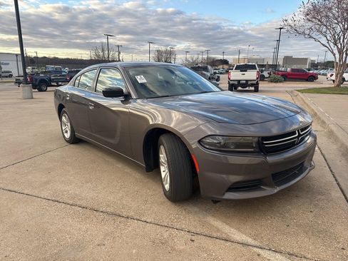 Used 2023 Dodge Charger SXT image 3