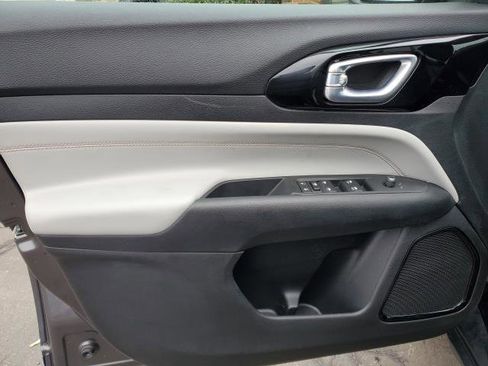 Used 2022 Jeep Compass Limited image 19