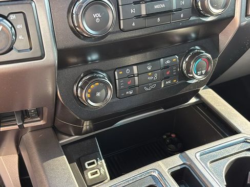 Used 2019 Ford F150 XLT w/ Equipment Group 302A Luxury AWD/4WD image 22