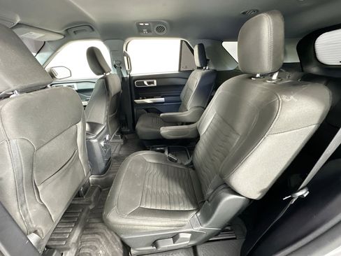 Used 2021 Ford Explorer XLT image 23