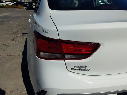 Certified 2022 Kia Rio S image 12