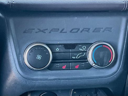 Used 2025 Ford Explorer Platinum w/ LUX Leather Package AWD/4WD image 28