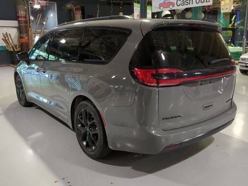 Used 2025 Chrysler Pacifica Limited FWD image 11