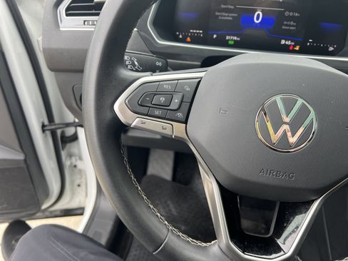 Certified 2023 Volkswagen Tiguan SE FWD image 17