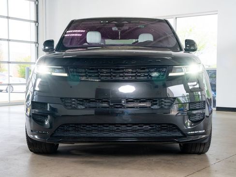 Used 2023 Land Rover Range Rover Sport SE Dynamic image 3