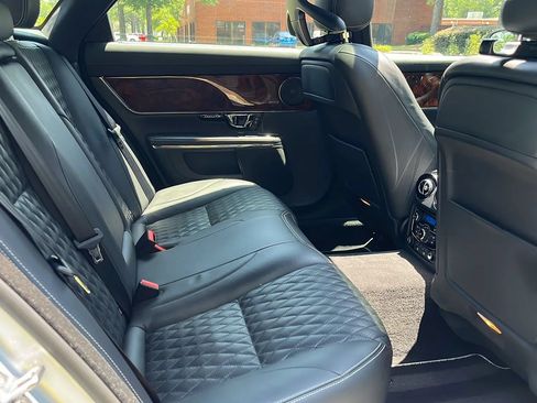 Used 2019 Jaguar XJ AWD image 27